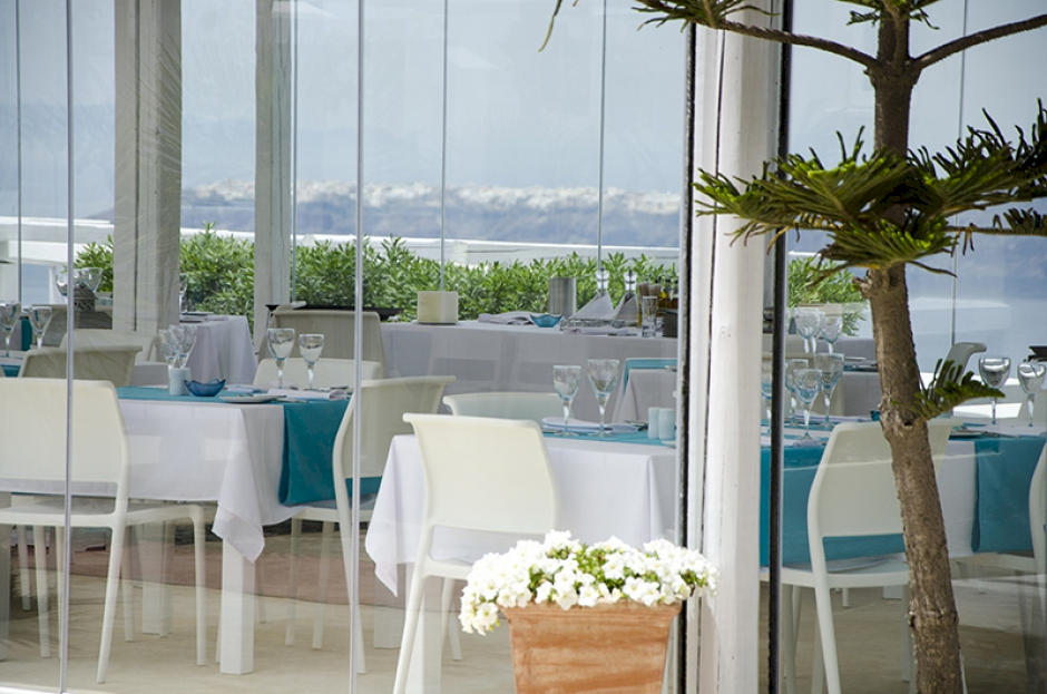 Restaurant wedding venues and reception on Santorini island in Greece: свадьба на санторини, свадебное агентство Julia Veselova - Фото 4
