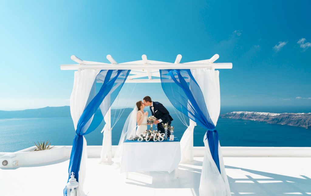 Свадебное путешествие на Санторини: как сделать медовый месяц особенным?