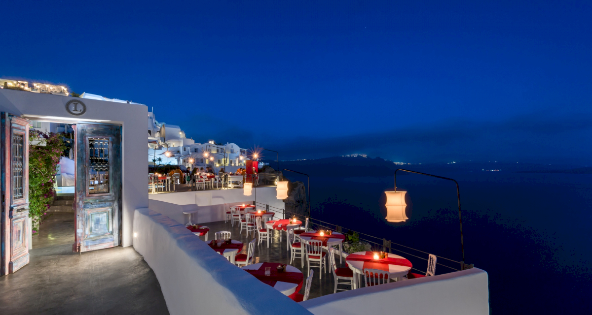 Restaurant wedding venues and reception on Santorini island in Greece: свадьба на санторини, свадебное агентство Julia Veselova - Фото 6