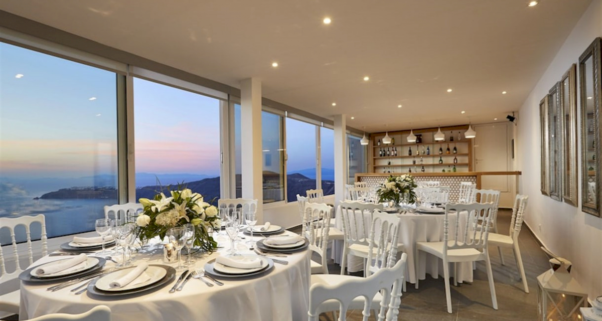 Restaurant wedding venues and reception on Santorini island in Greece: свадьба на санторини, свадебное агентство Julia Veselova - Фото 1