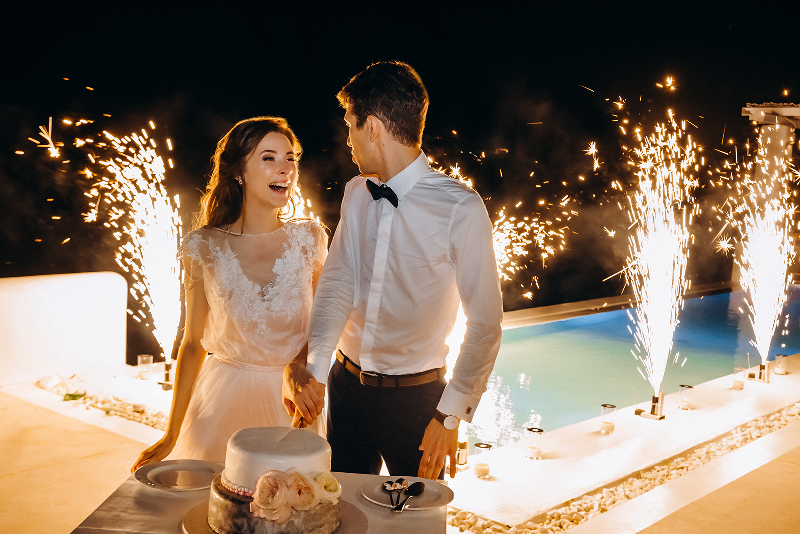 Wedding fireworks. Top wedding services on the Santorini island in Greece: свадьба на санторини, свадебное агентство Julia Veselova - Фото 2
